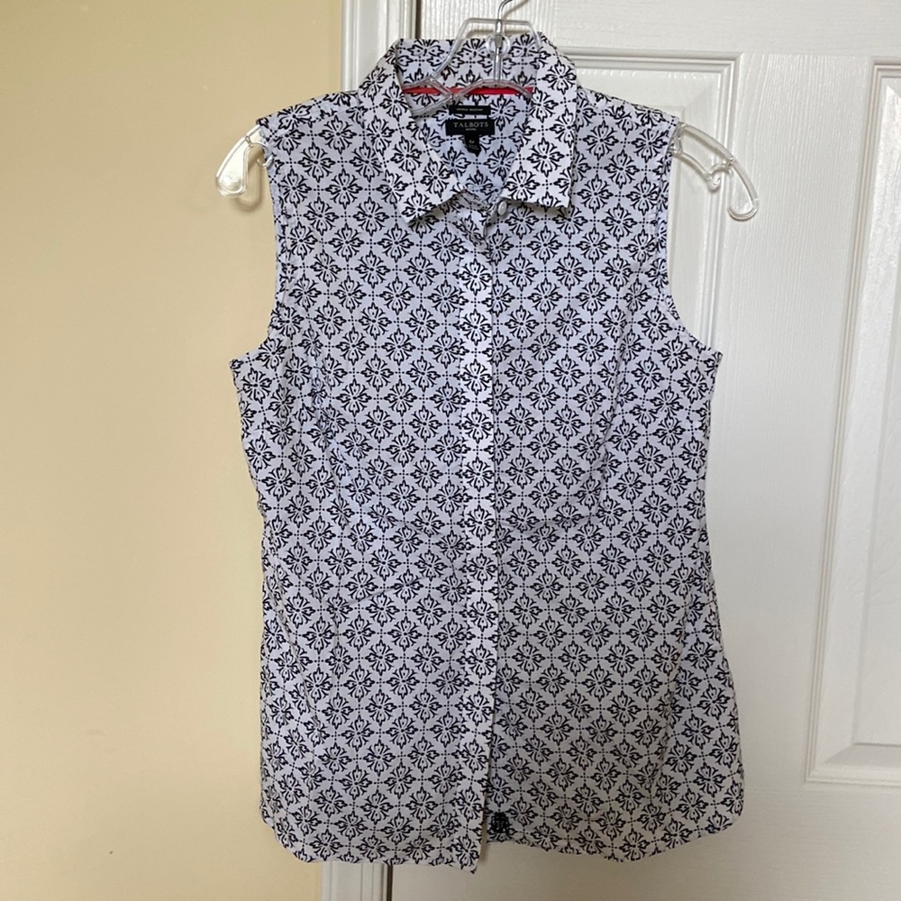 Talbots, size 6P bottom down sleeveless shirt